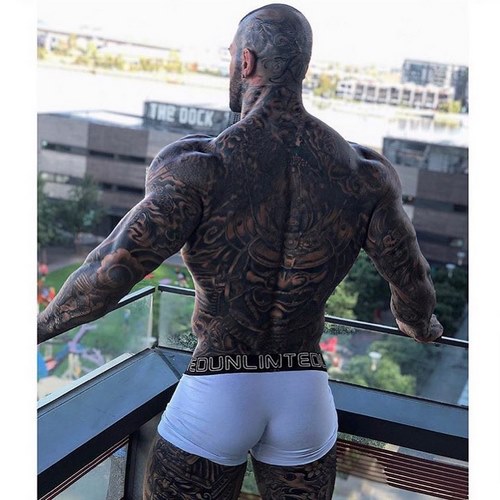 حسین بالاپور کیست؟