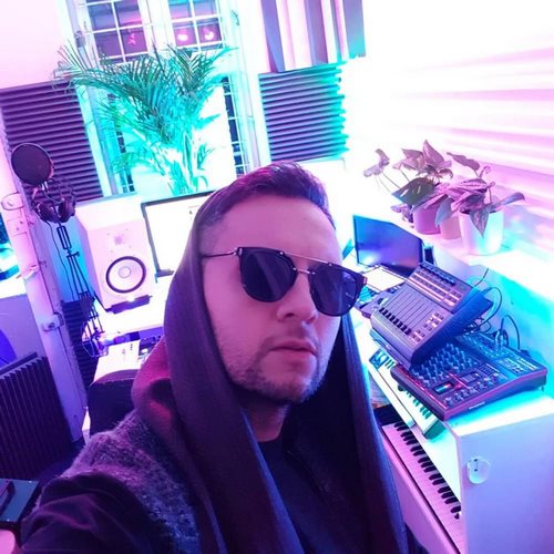 علی بی خواننده تی ام بکس